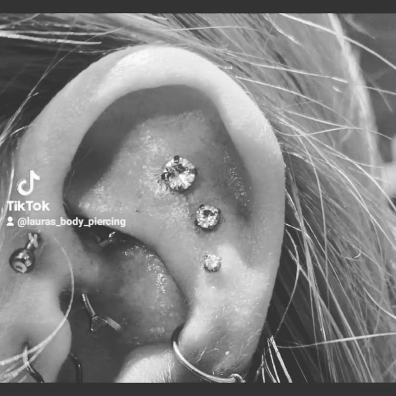 Laura Stone Beautician & Body piercer